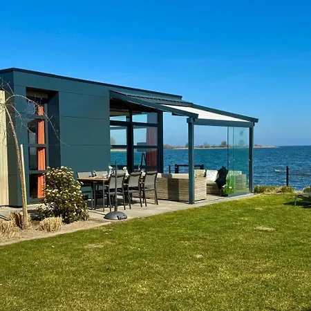 Enkhuizer First Line Erste Reihe Mit Zaun Haus Nr 214 Feriehus Enkhuizen